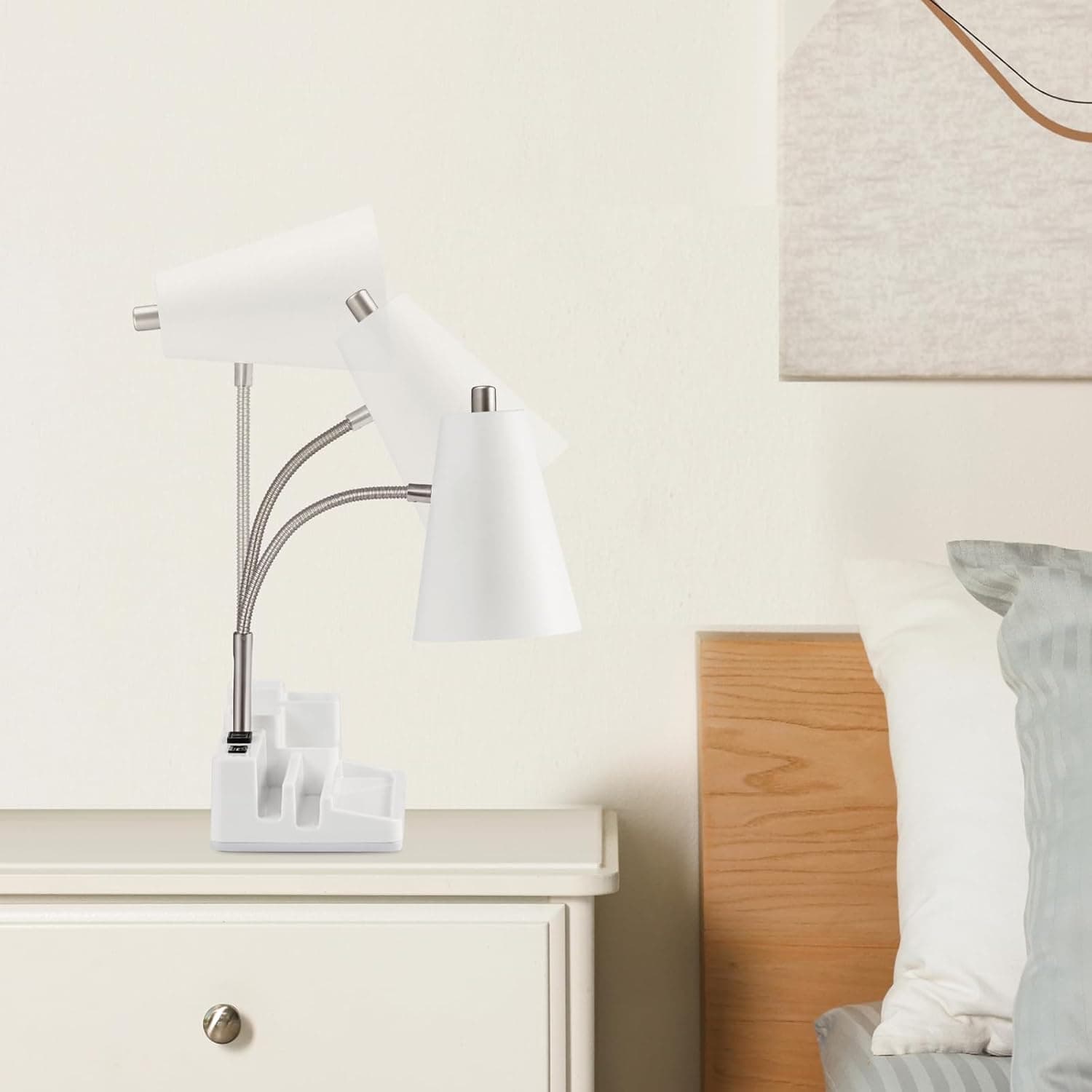 E26 desk lamp with USB port — photo 4 of 5